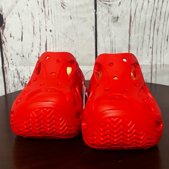 CROCS CAGED CLOG Red platform Clogs in size 7 - Picture 2 of 16
